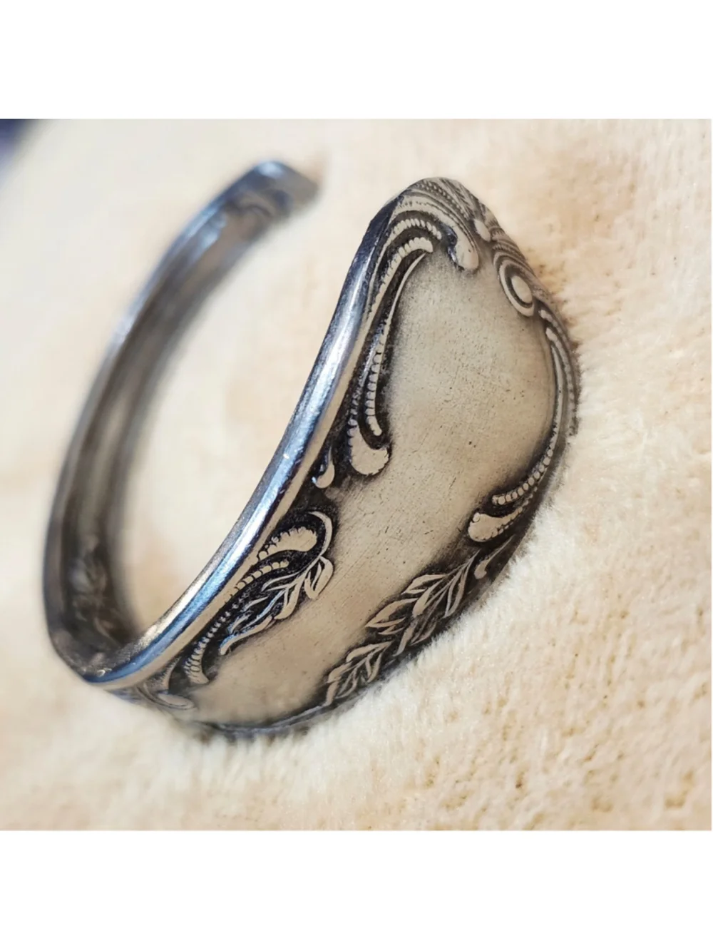 Unbranded silverwear cuff